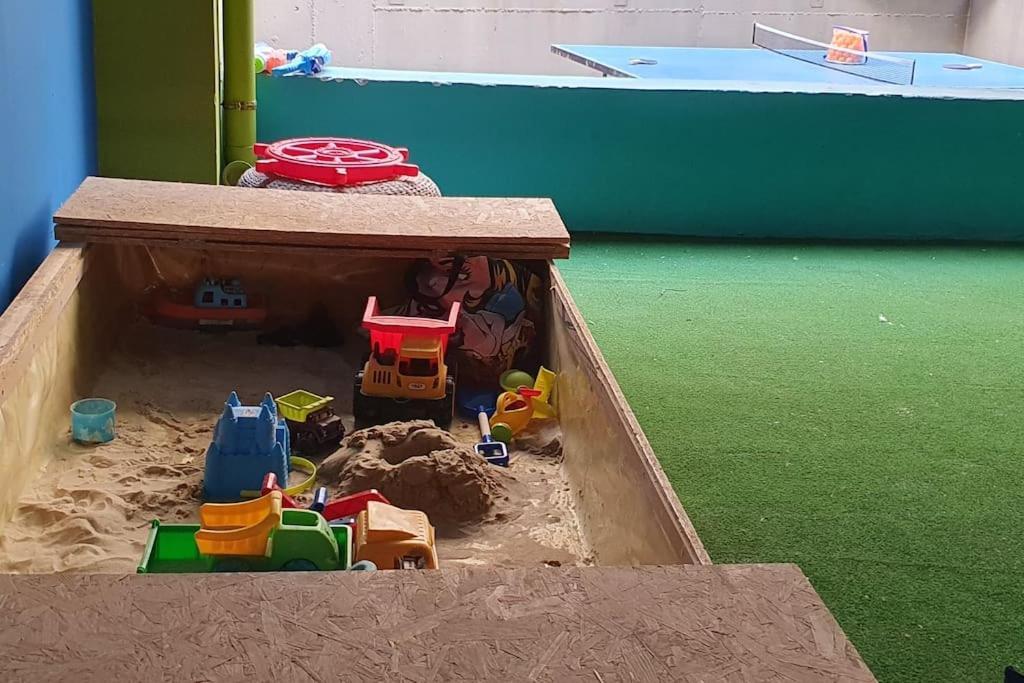 Central, Parking, Play Area, 1Km To The Sea Heraklion  Bagian luar foto