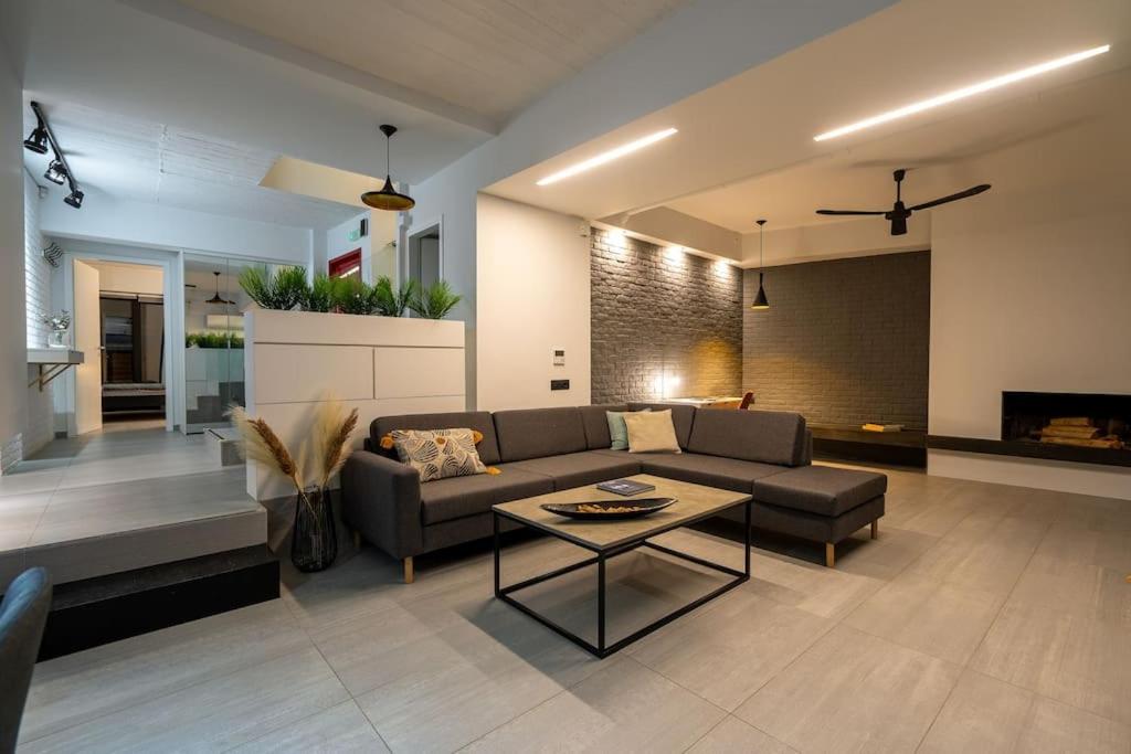 Central, Parking, Play Area, 1Km To The Sea Heraklion  Bagian luar foto
