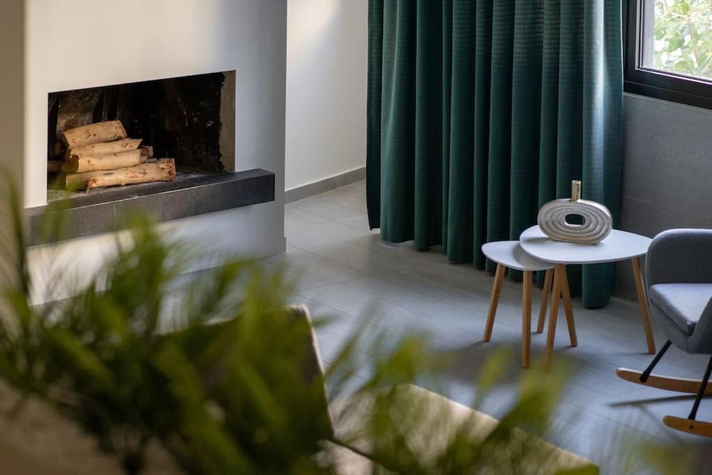 Central, Parking, Play Area, 1Km To The Sea Heraklion  Bagian luar foto