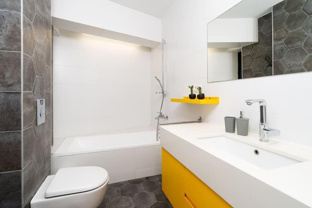 Central, Parking, Play Area, 1Km To The Sea Heraklion  Bagian luar foto